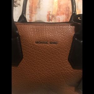 Beautiful Michael Kors Bag; No sign of wear.